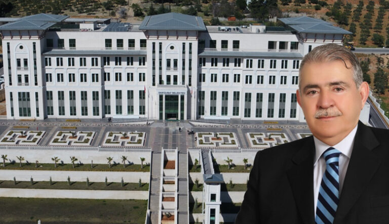 Başkan Mahçiçek’ten hem anlamlı hem de sürprizli Tıp Bayramı mesajı