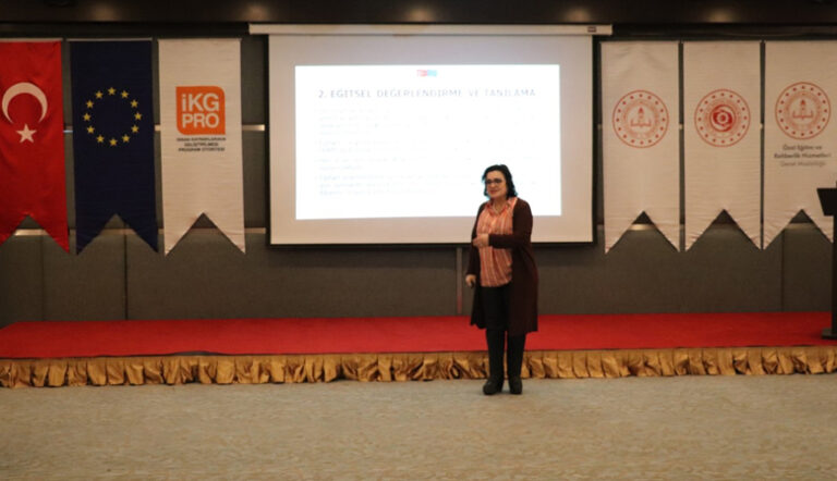 KAHRAMANMARAŞ’TA “BÜTÜNLEŞTİRİCİ EĞİTİMDE AİLE VE ÇOCUK SEMİNERİ” YAPILDI