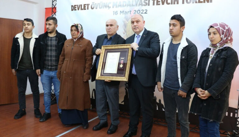 Kahramanmaraş’ta Şehit yakınlarına ve gazilere devlet övünç madalyası verildi