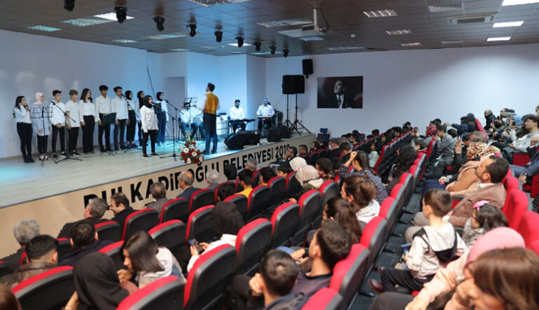 DULKADİROĞLU GENÇLİK MERKEZİ’NDE GENÇLİK KONSERİ