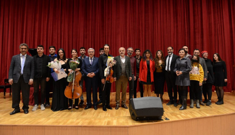 KSÜ Öğrencileri Haftanın Yorgunluğunu Nova Trio Konseriyle Attı