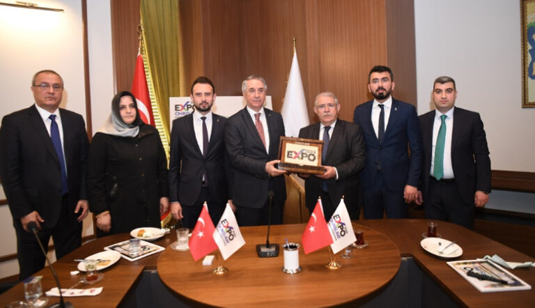 Onikişubat Belediyesi, Hanefi Mahçiçek’in başkanlığında en iyi şekilde yönetiliyor