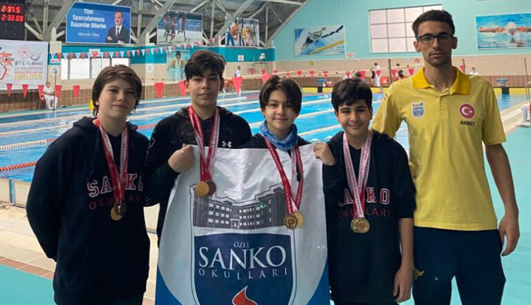 SANKO OKULLARININ YÜZME BAŞARISI