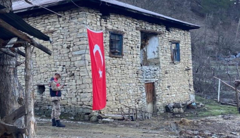 Şehit polis memuru Eyüp Saz’ın Kahramanmaraş’taki ailesine acı haber verildi