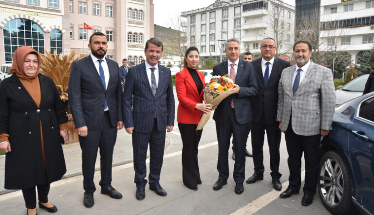 Yerel Yönetimler Başkan Yardımcısı Mücahit Yanılmaz; Osman Başkan, Bilgisiyle, Tecrübesiyle, Projeciliğiyle Türkoğlu ‘na Çok Önemli Katma Değerler Sağlamış.