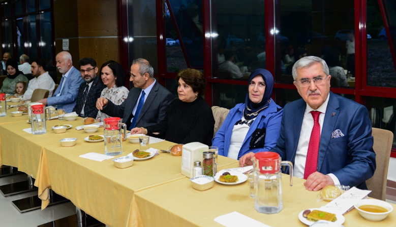 KSÜ Ailesi İftar Yemeğinde Buluştu