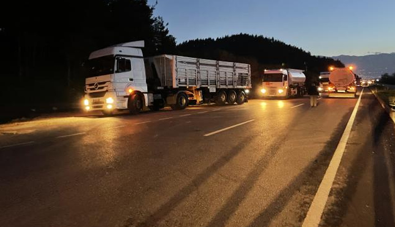 Kahramanmaraş’ta Kontrolden çıkan tır karşı şeride geçti