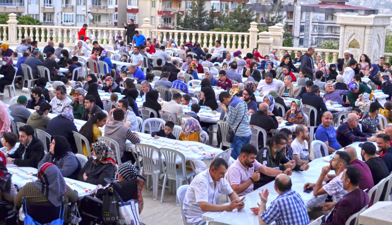 Kahramanmaraş’ta Özel Gereksinimli Vatandaşlar İçin İftar Düzenlendi