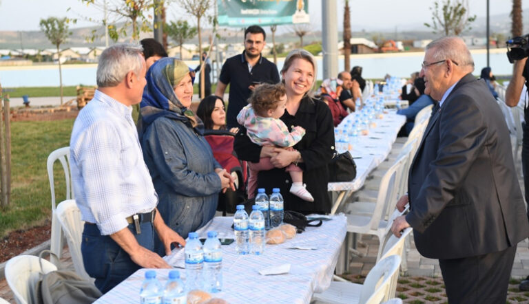 Mahçiçek; Onikişubat ilçesindeki başarıda hepinizin emeği var