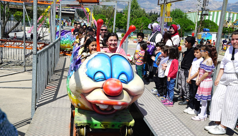 Minikler Lunapark’ta Doyasıya Eğlendi