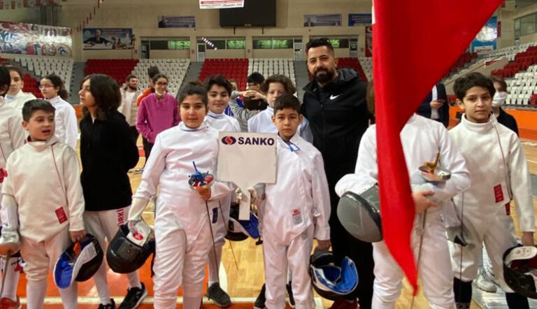 SANKO OKULLARI ÖĞRENCİSİ ESKRİMDE TÜRKİYE BEŞİNCİSİ OLDU