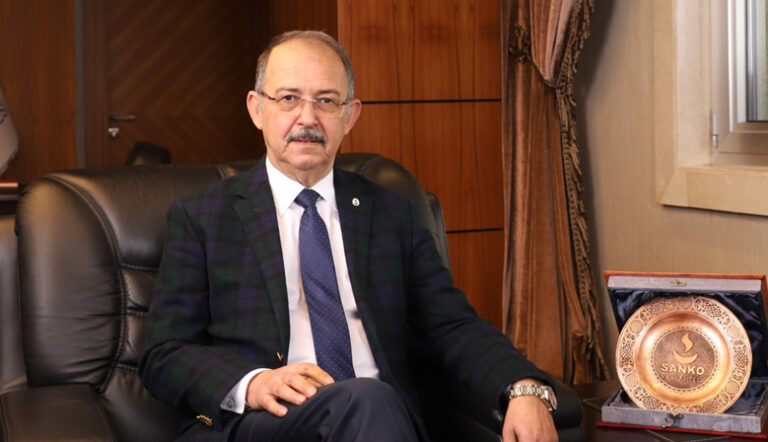 ANNELERİMİZ, SEVGİ VE ÖZVERİNİN EN BÜYÜK TİMSALİDİR