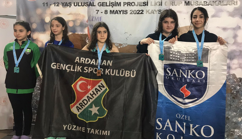 SANKO OKULLARI’NIN YÜZME BAŞARISI