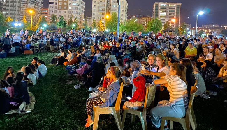 Kahramanmaraş’ta Açık Hava Sinemasına Yoğun İlgi