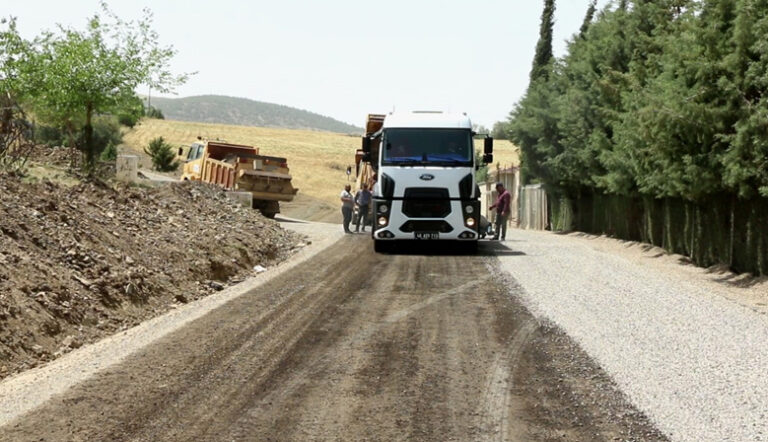 Elmalar’ın Yol Sorunu Büyükşehir’le Çözülüyor