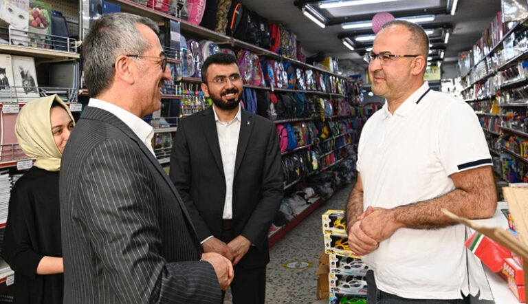 Güngör Azerbaycan Bulvarı’nda Esnaflarla Bir Araya Geldi