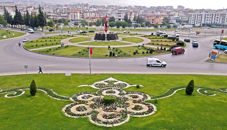 Kahramanmaraş’ta Kavşak ve Refüjler güzelleşiyor