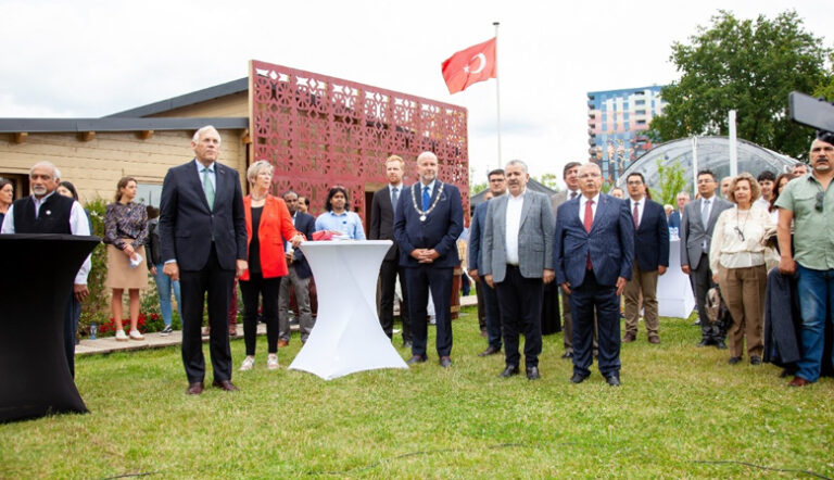 Başkan Mahçiçek; Ay yıldızlı bahçemiz ve değerlerimizle Hollanda’ya damga vurduk
