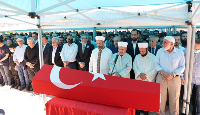 Eski Milletvekili Ali Sezal Toprağa Verildi