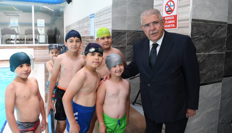 Onikişubat Belediyesi’nin yüzme kurslarına 4 bin çocuk kayıt yaptırdı