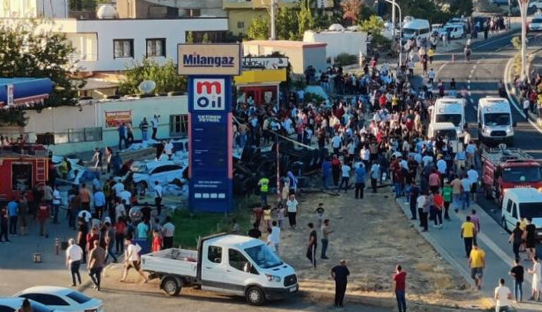 Mardin’de freni patlayan tır kalabalığın arasına daldı: 19 ölü, 6’i ağır 26 yaralı