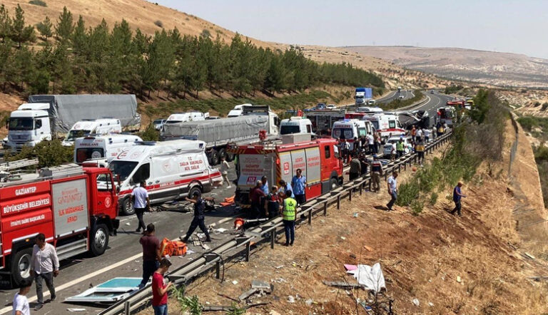 Gaziantep’te Katliam Gibi Zincirleme Kaza 16 ölü, 21 yaralı