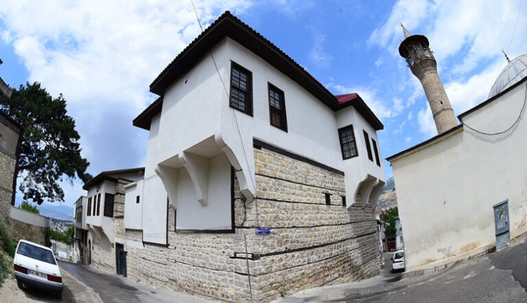 DULKADİROĞLU TARİHİ VE KÜLTÜRÜNÜ KAYSERİ VE KIRŞEHİR’DE ANLATACAKLAR