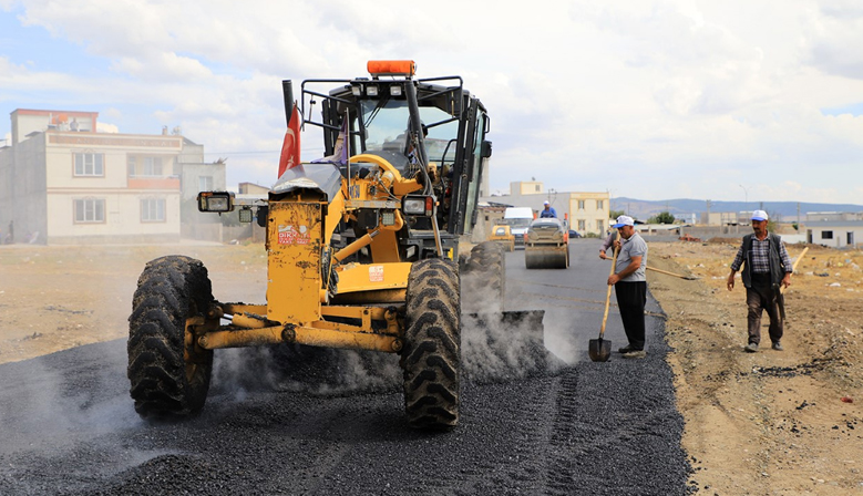 DULKADİROĞLU’NDAN KANUNİ MAHALLESİNDE ASFALT ÇALIŞMASI