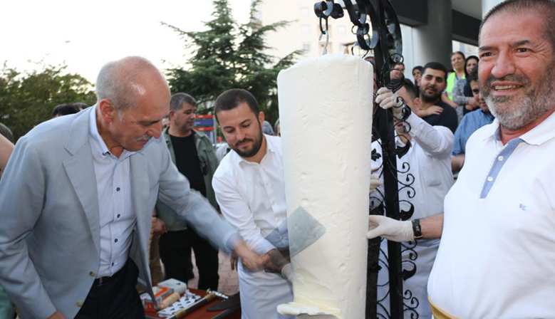 NUMAN KURTULMUŞ, ALPEDO MARAŞ DONDURMASINA HAYRAN KALDI!