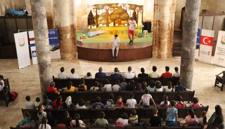 Sahne Maraş, Şanlıurfa’da Perdeleri Çocuklara Açtı