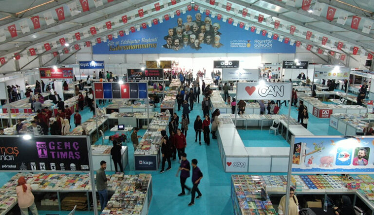 Anadolu’nun En Büyük Kitap Fuarında Ziyaretçi Rekoru: 4 Günde 100 Bin Kişi