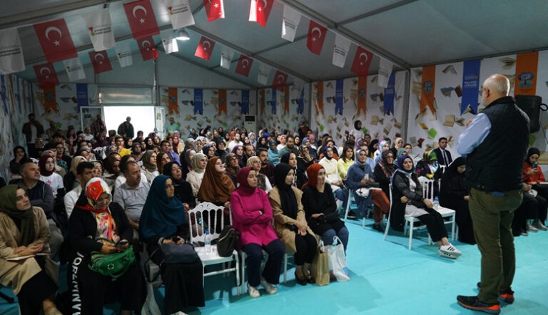 Kahramanmaraş Kitap ve Kültür Fuarı’nda Yazarlara Büyük İlgi
