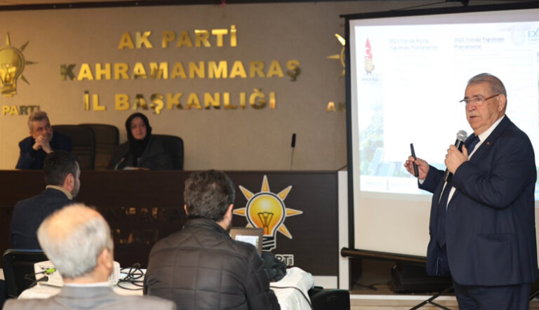 Başkan Mahçiçek, AK Parti teşkilatına 8 yıllık yatırım ve projeler ile hedefleri anlattı