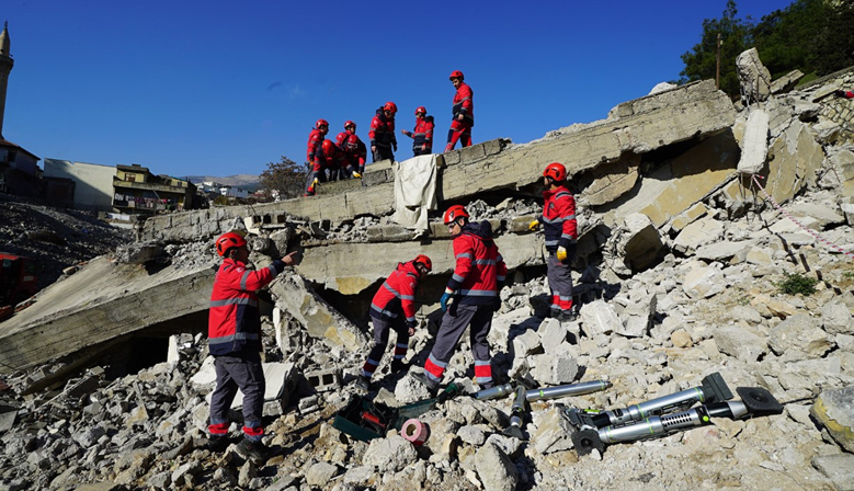 Büyükşehir İtfaiyesi’nden Gerçeği Aratmayan Deprem Tatbikatı