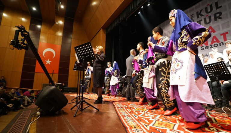 Halk Oyunları KAMEK’le Yaşatılıyor