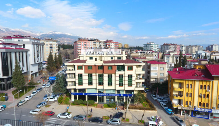 İSTİKLAL ÜNİVERSİTESİ’NDE REKTÖR ATAMASI İÇİN BEKLEYİŞ SÜRÜYOR