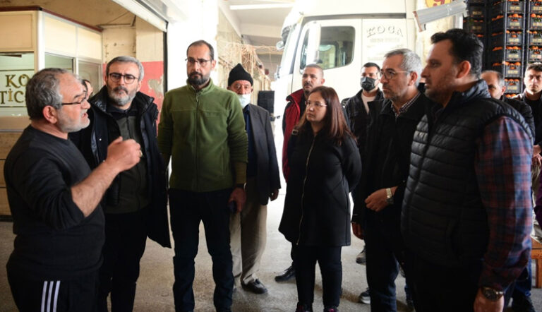 Kahramanmaraş’ta Toptancılar Sitesi’nde kepenk açan esnafa ziyaret