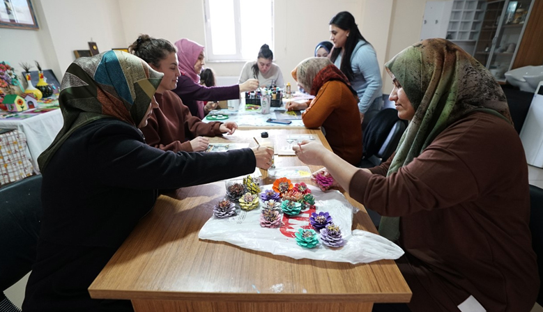 Türkoğlu’ndaki Kurs Merkezi Yoğun İlgi Görüyor