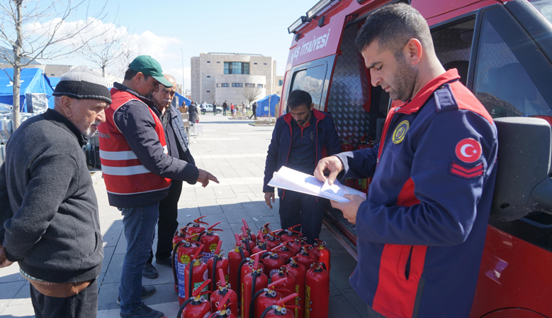 Kahramanmaraş’ta Geçici Barınma Merkezlerinde Yangına Karşı Önlemler Alınıyor