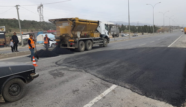 Kahramanmaraş’ta Hasarlı Yollar Yenileniyor