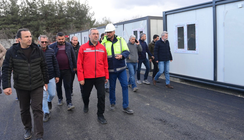 Kahramanmaraş’ta geçici barınma merkezleri hazırlanıyor