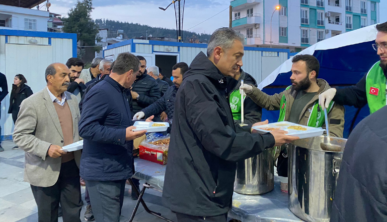 Vali Akkoyun İlk İftarını Vatandaşlar İle Birlikte Yaptı