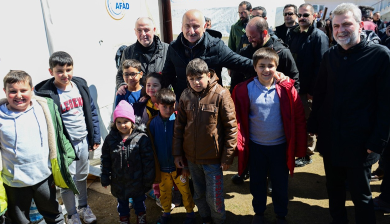 Bakanı Karaismailoğlu Kahramanmaraş’ta Depremzedeleri Ziyaret Etti