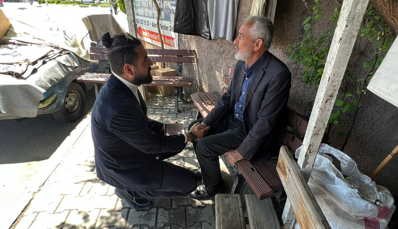 KARACASU EVLADI OSMAN DOĞAN BASTIRMACI’YI BAĞRINA BASTI