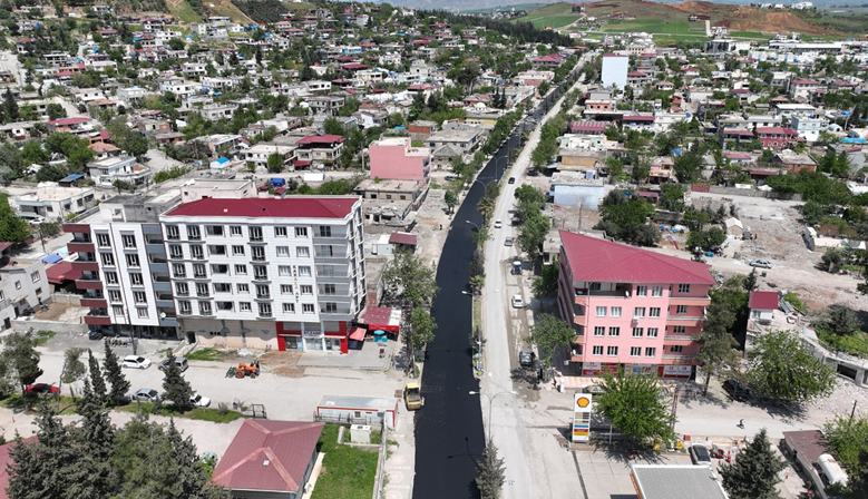 Kahramanmaraş Büyükşehir Türkoğlu’nda Hasarlı Yolları Yeniliyor