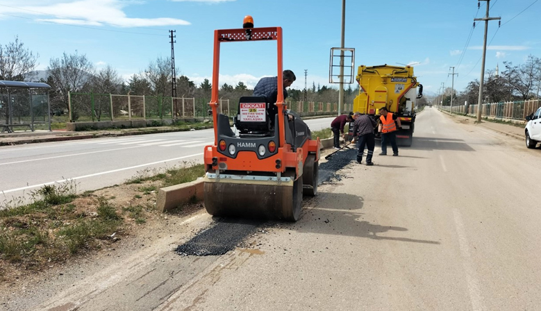 Kahramanmaraş’ta Kuzey İlçelerde Hasarlı Yollar Onarılıyor