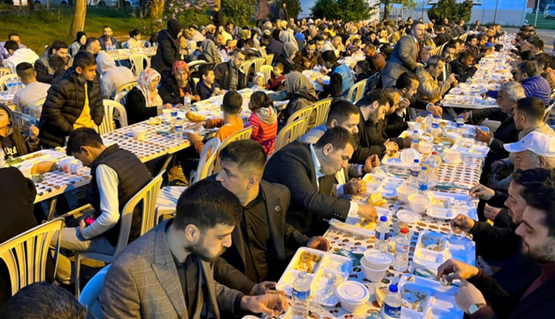 Ülkü Ocakları, depremzedelere yönelik iftar programı düzenledi