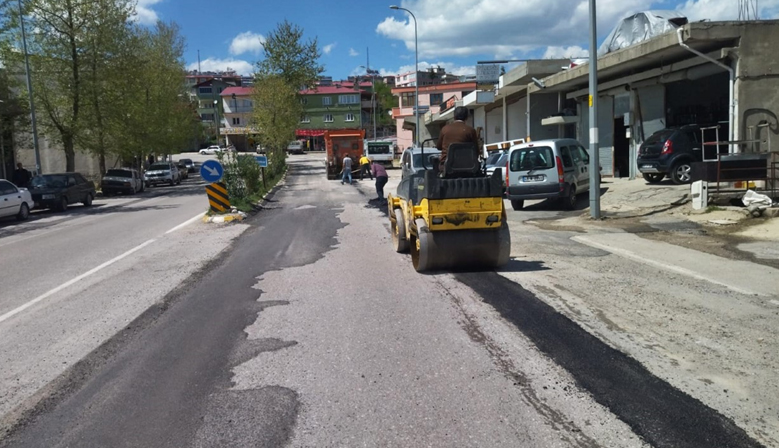 Büyükşehir Yollarda Çalışmalarını Sürdürüyor