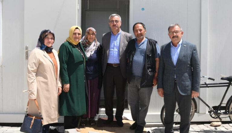 Güngör, Göksun Konteyner Kentte Depremzedelerle Bir Araya Geldi