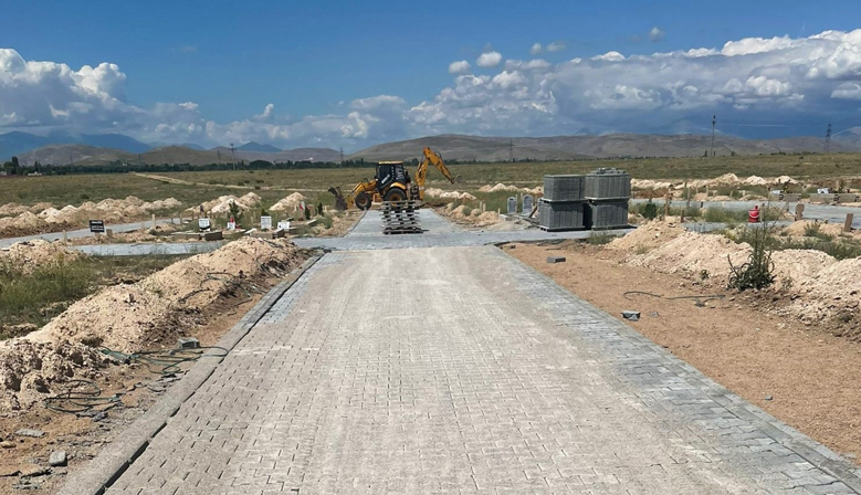 Afşin ve Elbistan’da Arterlerin Bakım ve Onarımını Sürüyor